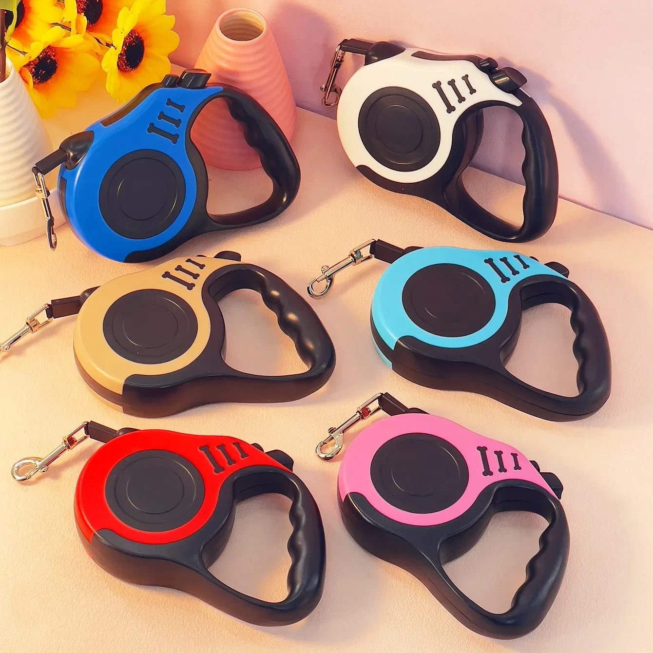 Durable retractable nylon dog leash, 3m or 5m length. Strong, tangle-free design for small, medium, and large dogs or cats. Perfect for daily walks
